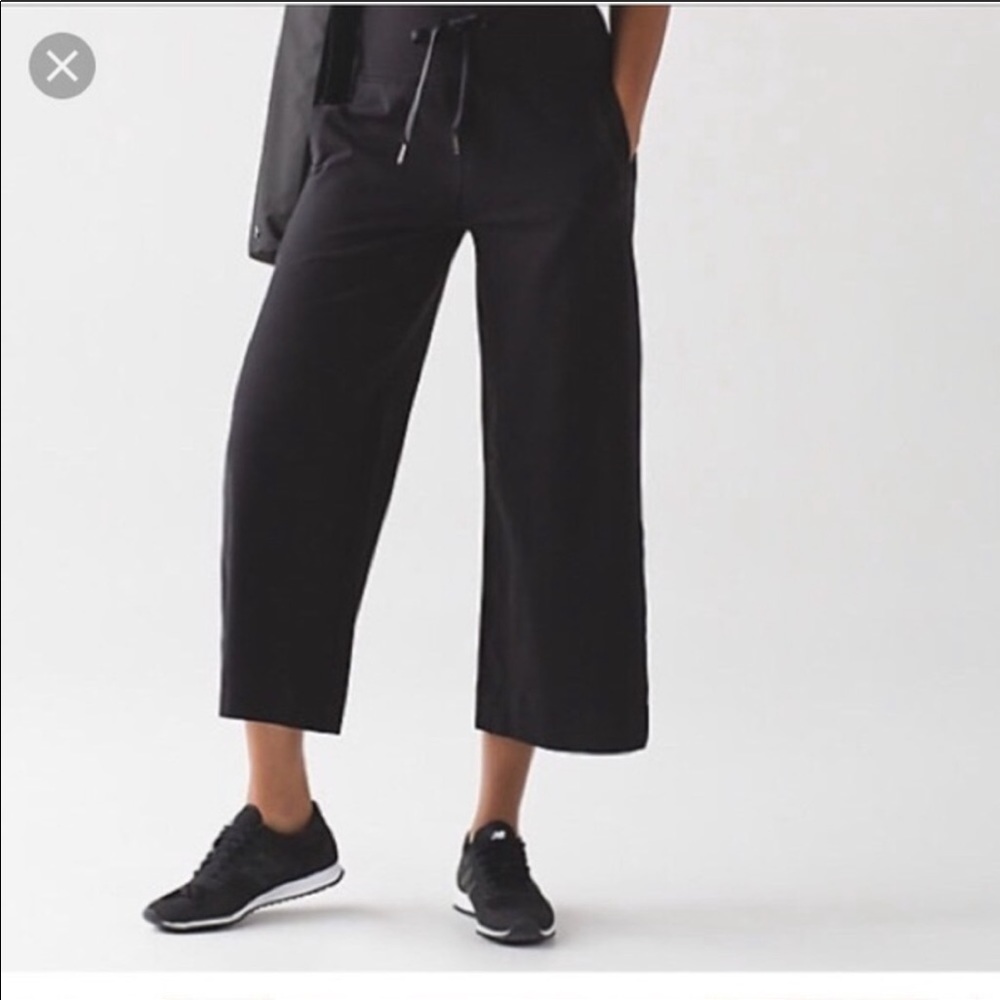 Lululemon crop Capri wide leg yoga pants